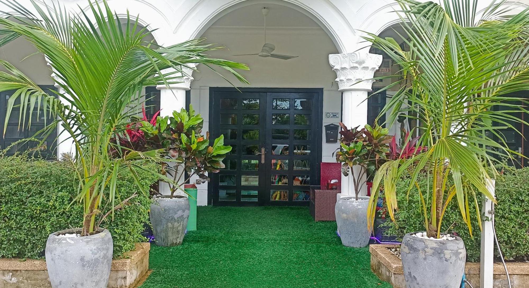 Hawaii Lounge Hotel Sihanoukville Exterior photo